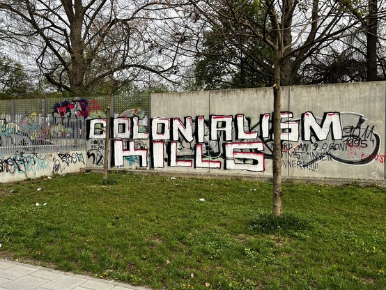 Graffiti mit „Colonialism Kills“, sorry, einziges zum Thema passendes Foto, das ich habe
