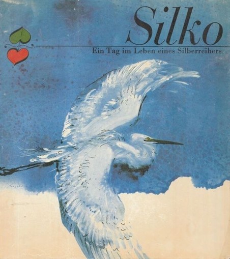 Silko
Ein Tag im Leben eines Silberreihers

blauer Himmel, darunter (schnee?)weiß, davor ein 
Silberreiher im Flug, von oben gemalt