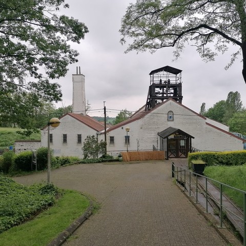 Das Museum für Bergbaugeschichte in Blegny-Mine mit dem alten Förderturm