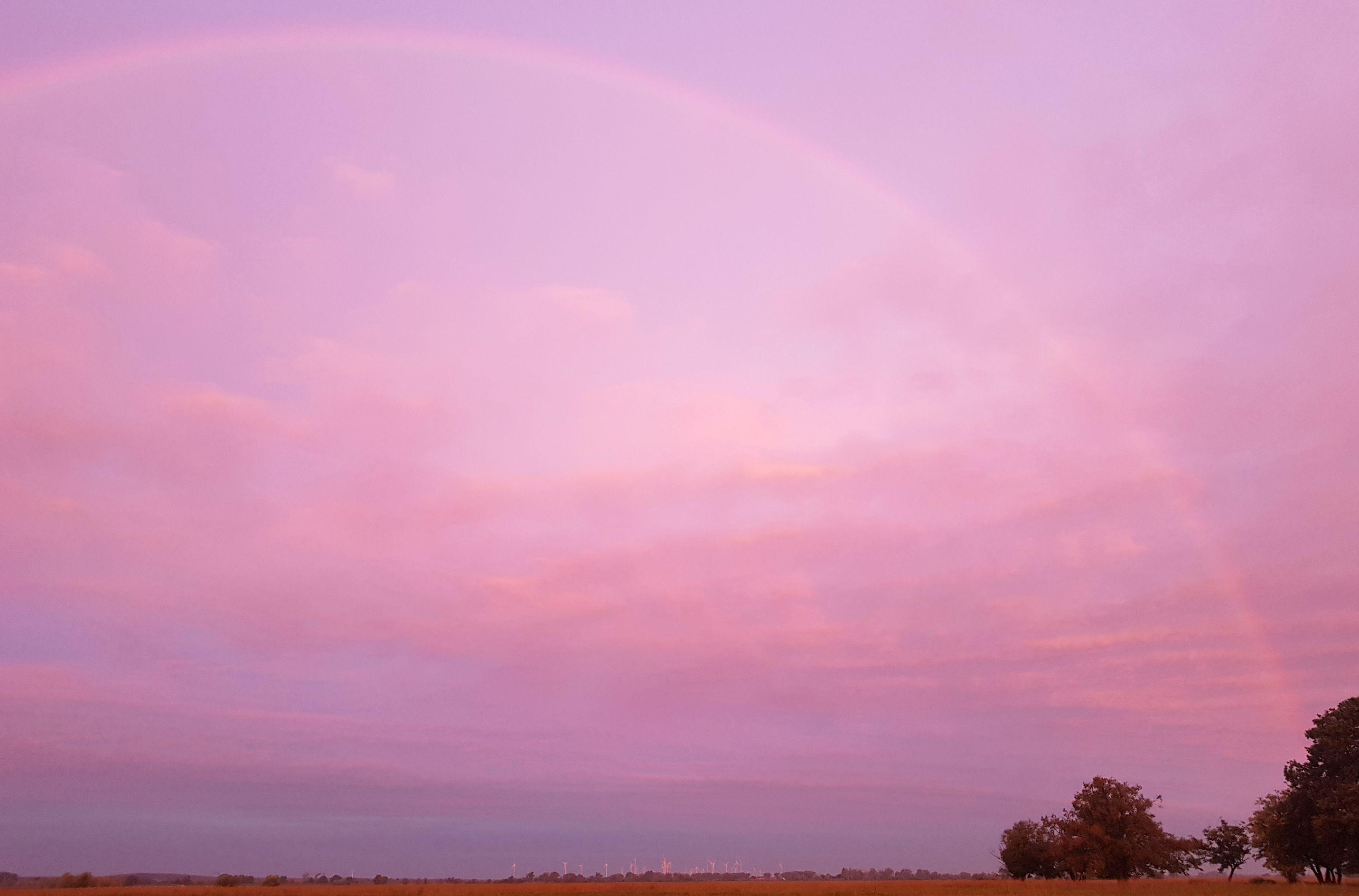 rosa Himmel mit Regenbogen rosa Himmel mit Regenbogen